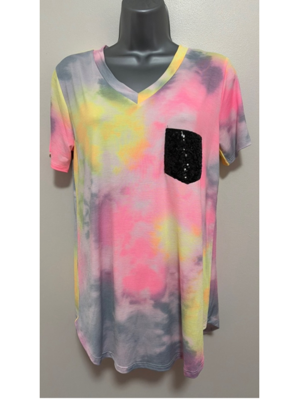 NWOT Heimish Multi Color Tie Dye top with sequins pocket size large